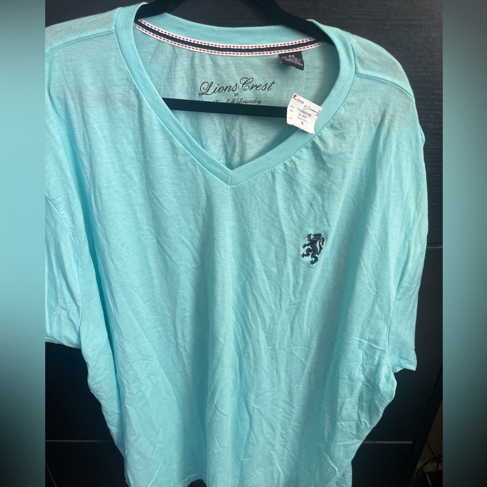 NWT Men’s v-neck tee 4xl in size